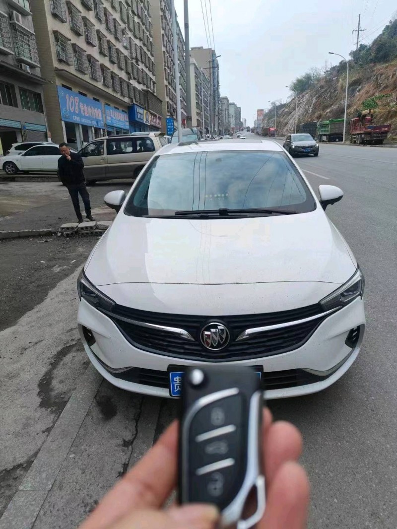 东营21年别克威朗1