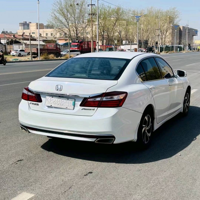 济南17年本田雅阁3