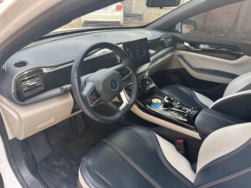 保定22年比亚迪秦8