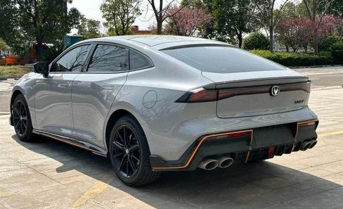 金華22年長安汽車UNI-V8