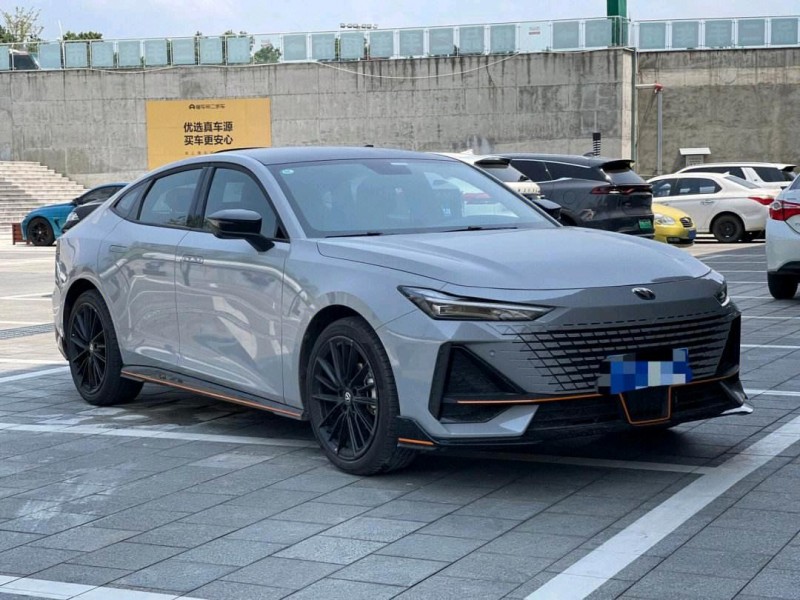金華22年長安汽車UNI-V12