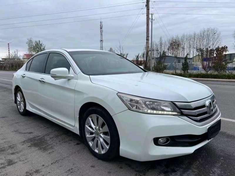 青岛15年本田雅阁2