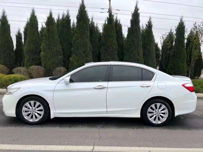 青岛15年本田雅阁3