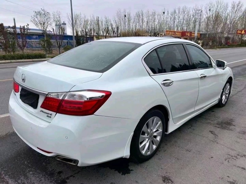 青岛15年本田雅阁7