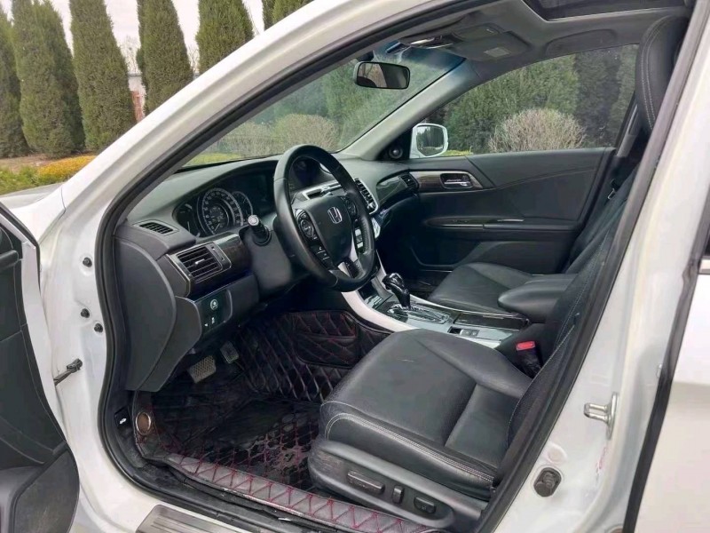 青岛15年本田雅阁8