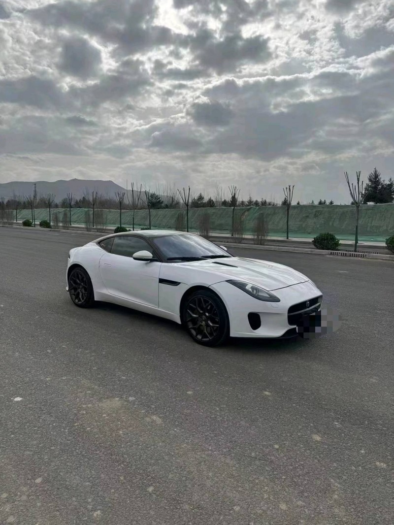 平涼17年捷豹F-Type2