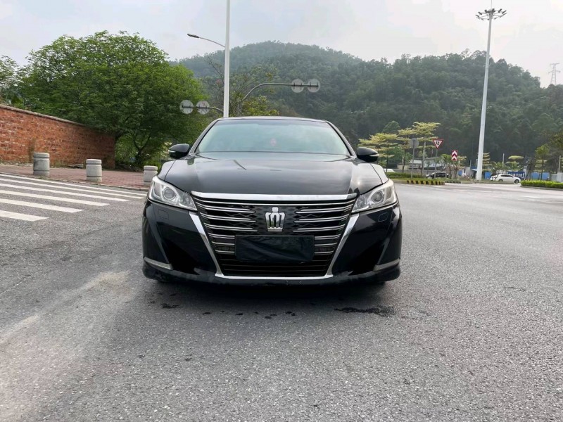 广州17年丰田皇冠1