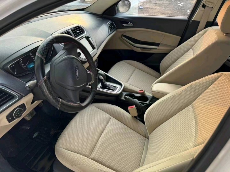 保定18年福特福睿斯6