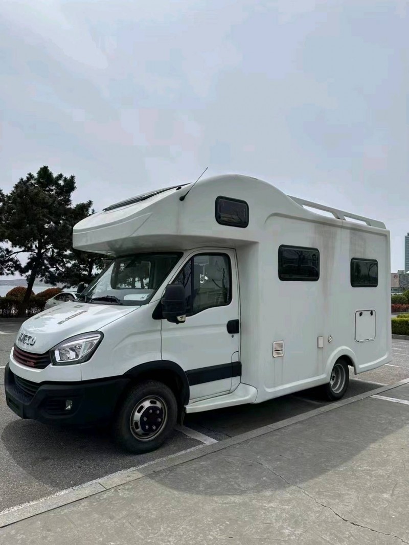 青岛21年依维柯房车3