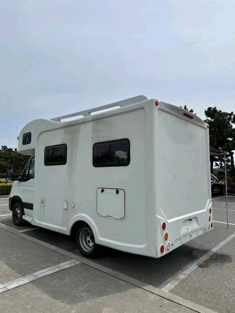 青岛21年依维柯房车8