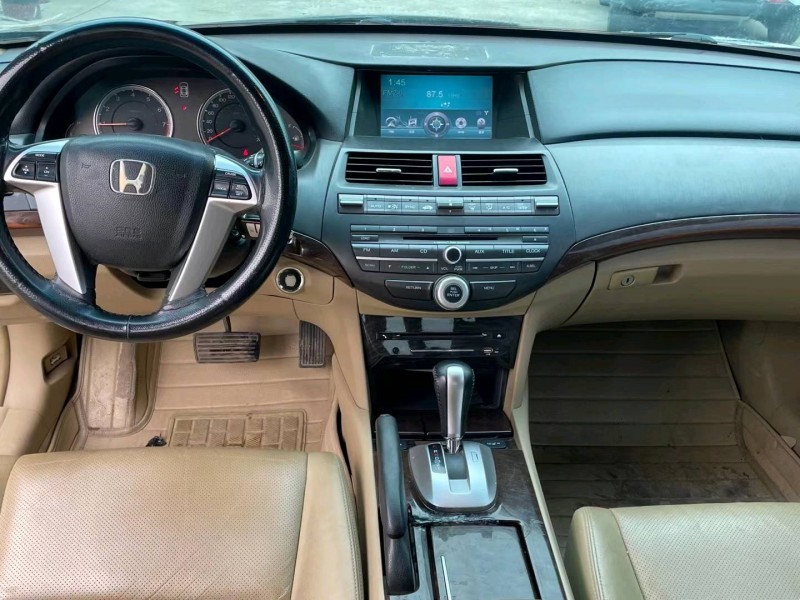 济宁13年本田雅阁4