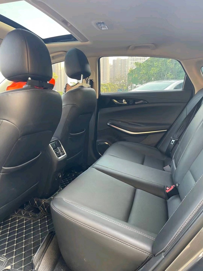 佛山20年长安汽车睿驰CC8