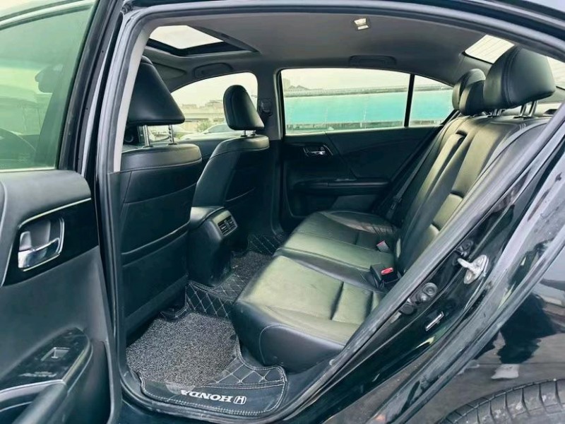 东莞18年本田雅阁6