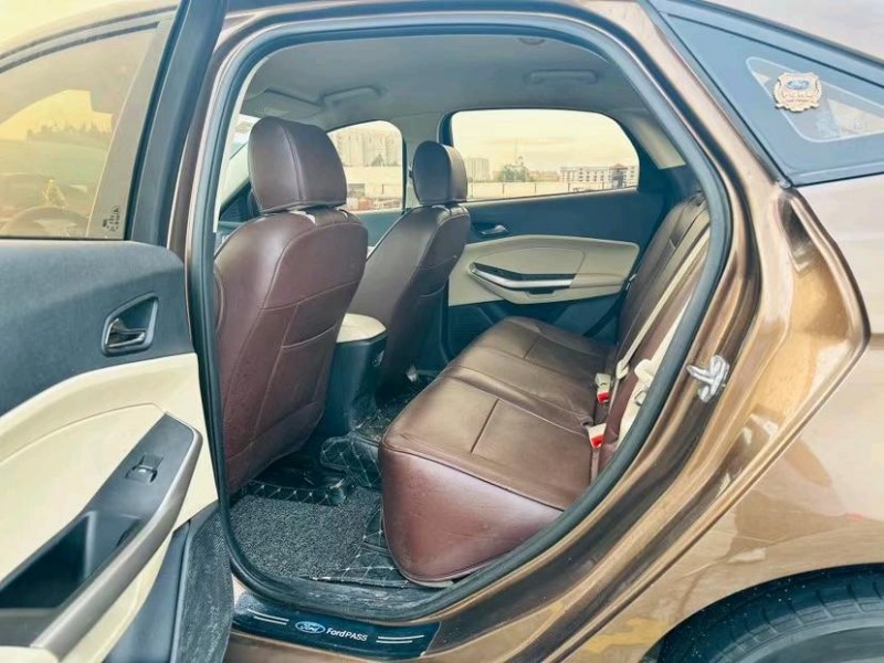 东莞17年福特福克斯5