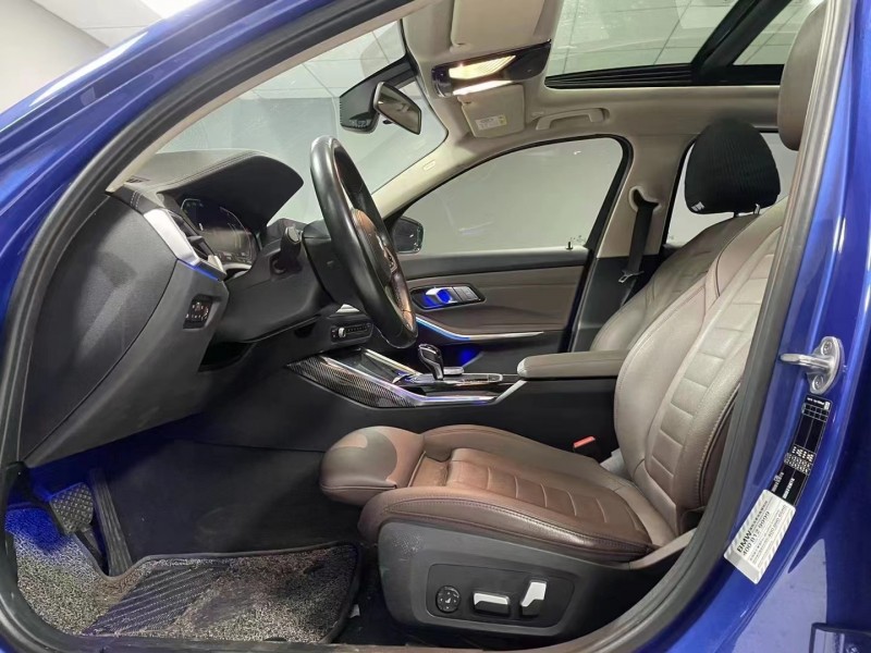 成都21年宝马3系5