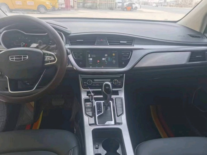 保定20年吉利帝豪GS6