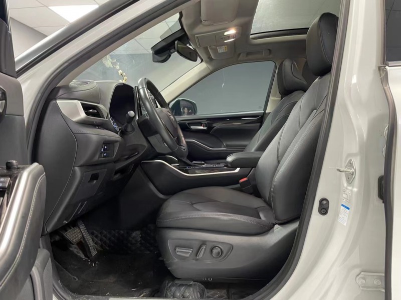 成都22年丰田汉兰达5