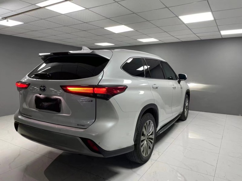 成都22年丰田汉兰达8