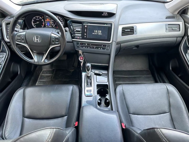 济宁16年本田思铂睿6