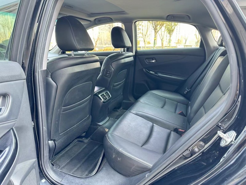 济宁16年本田思铂睿8