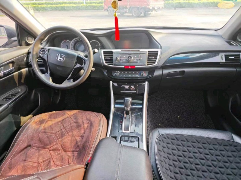 东营17年本田雅阁4