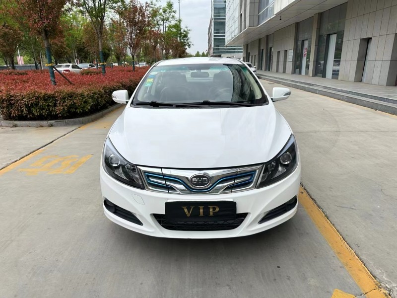 济宁17年比亚迪E51