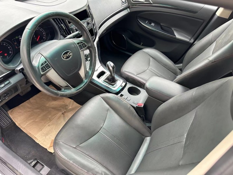 济宁17年比亚迪E55