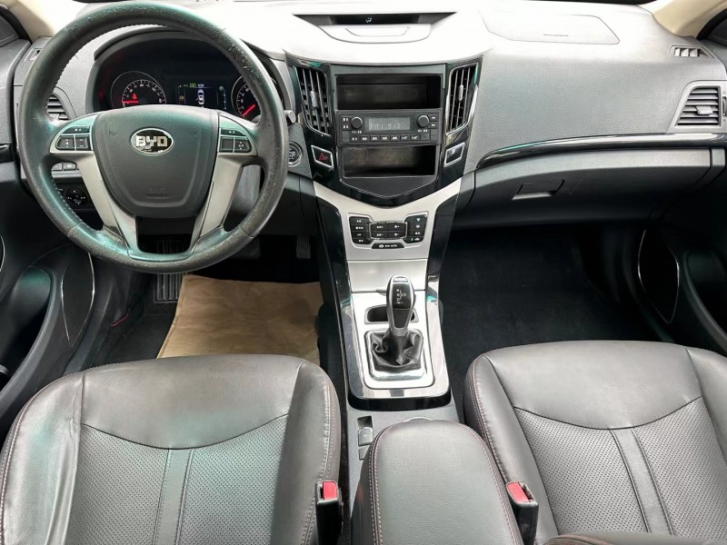 济宁17年比亚迪E57