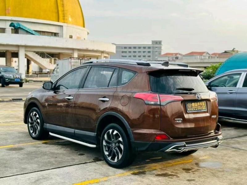 东莞17年丰田RAV47