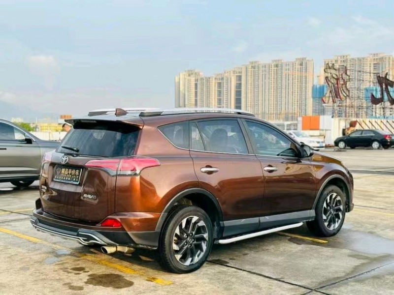 东莞17年丰田RAV48