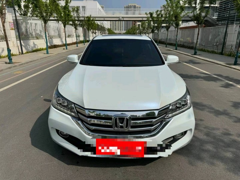 济宁14年本田雅阁1