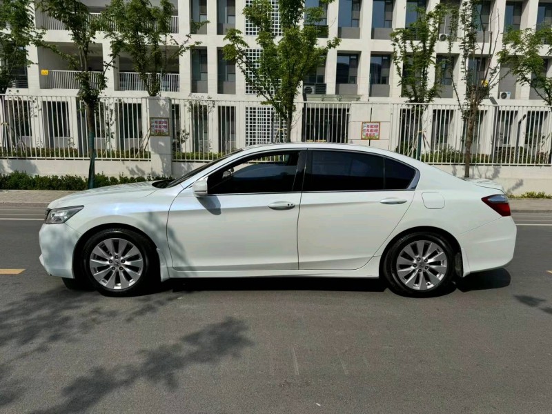 济宁14年本田雅阁8