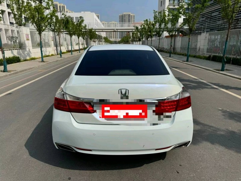 济宁14年本田雅阁9