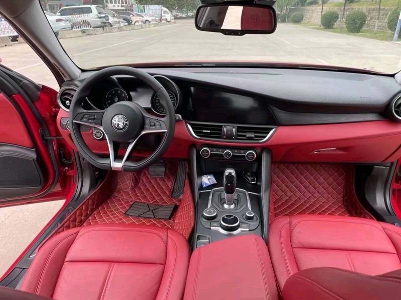 济宁17年阿尔法·罗密欧Giulia5