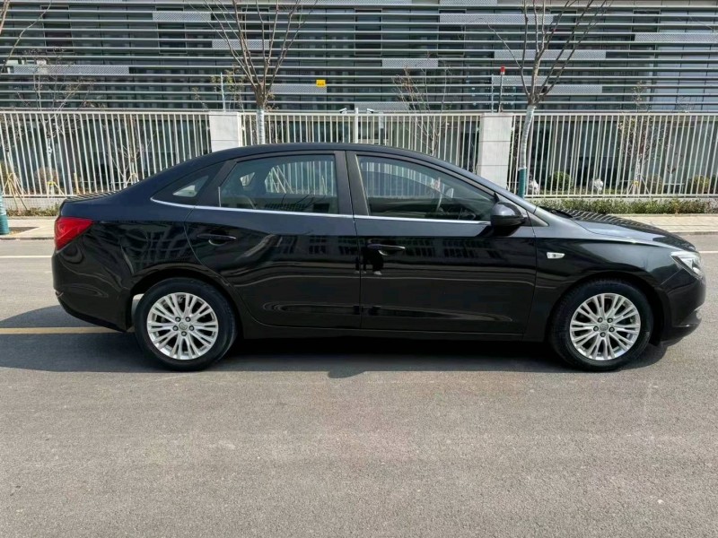 济宁17年别克英朗3