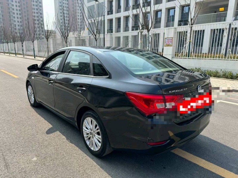 济宁17年别克英朗8