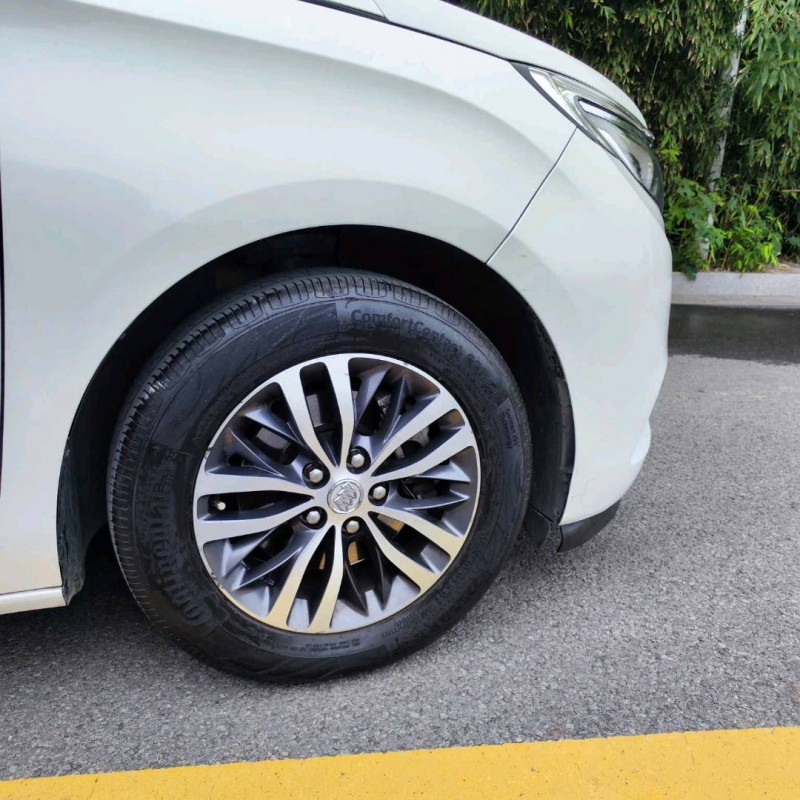 宿迁17年别克GL86