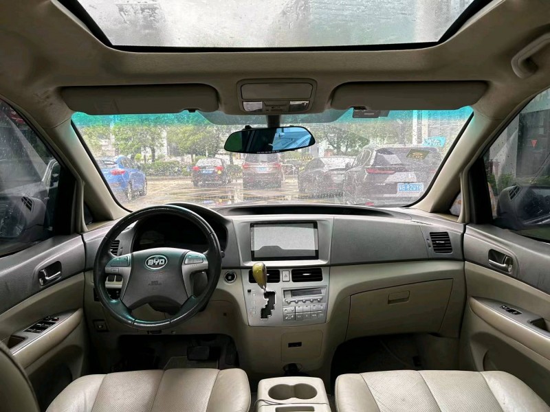 广州12年比亚迪M65