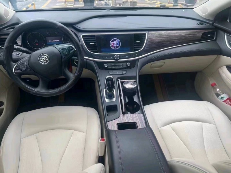 重庆20年别克君越7