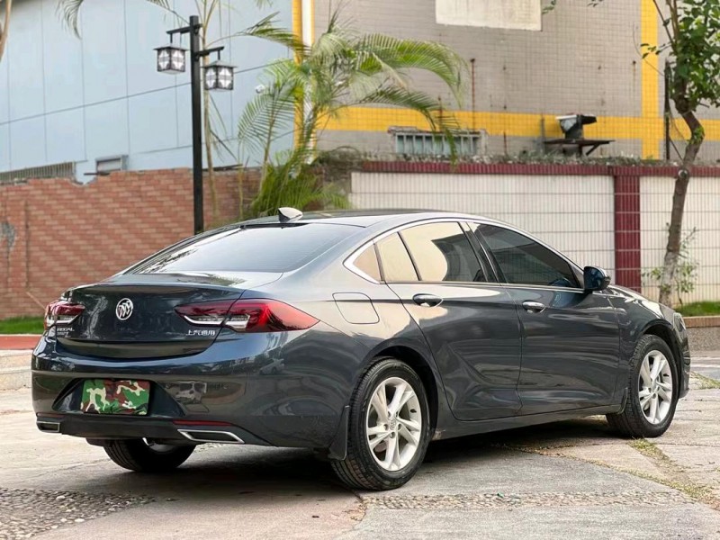 东莞21年别克君威8