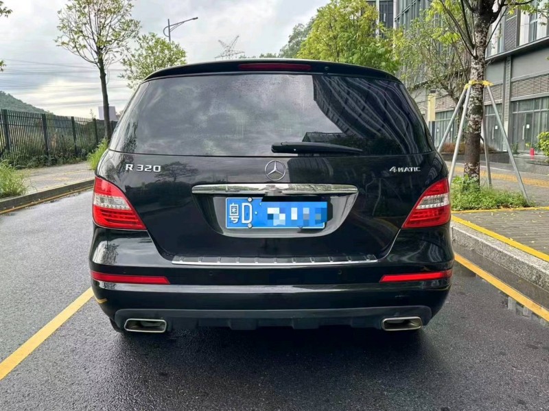 广州17年奔驰R9