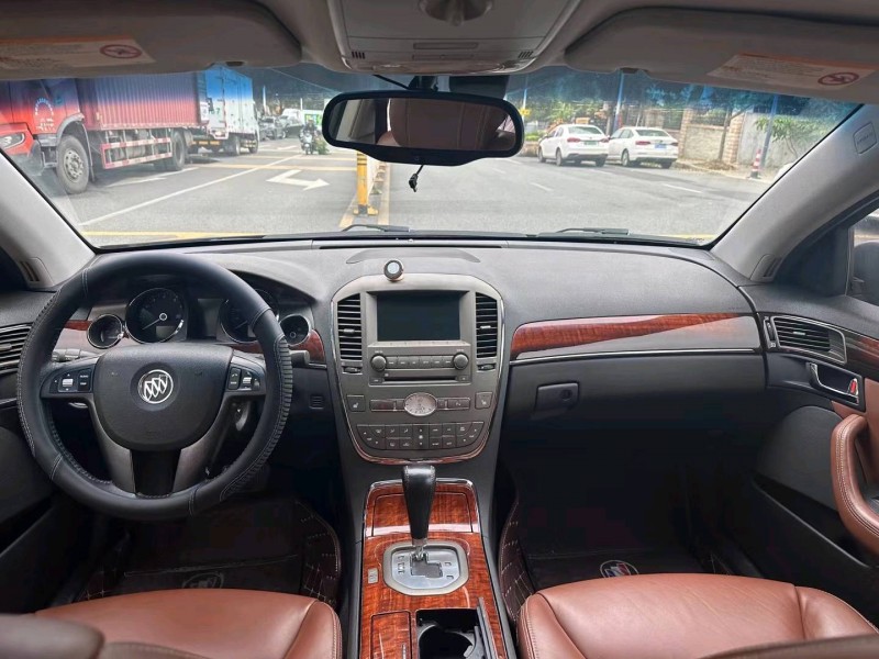 深圳13年别克林荫大道6