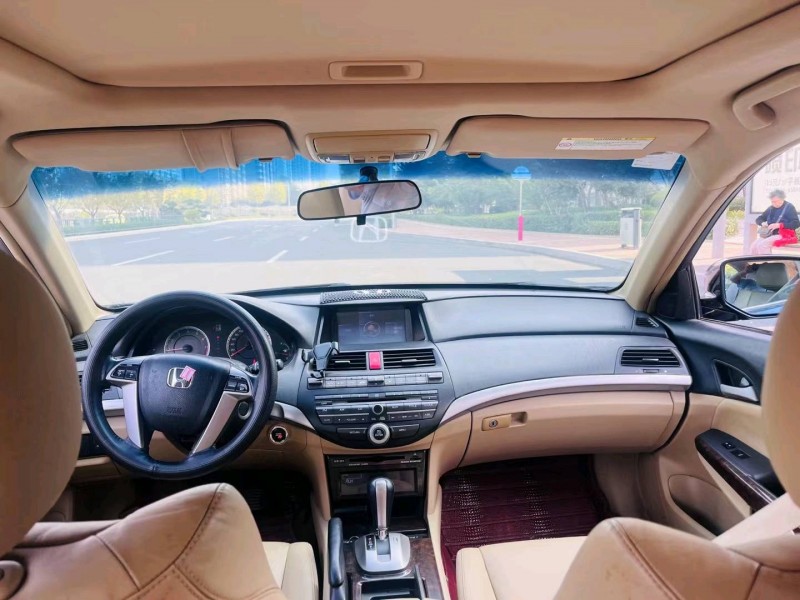 青岛10年本田雅阁7