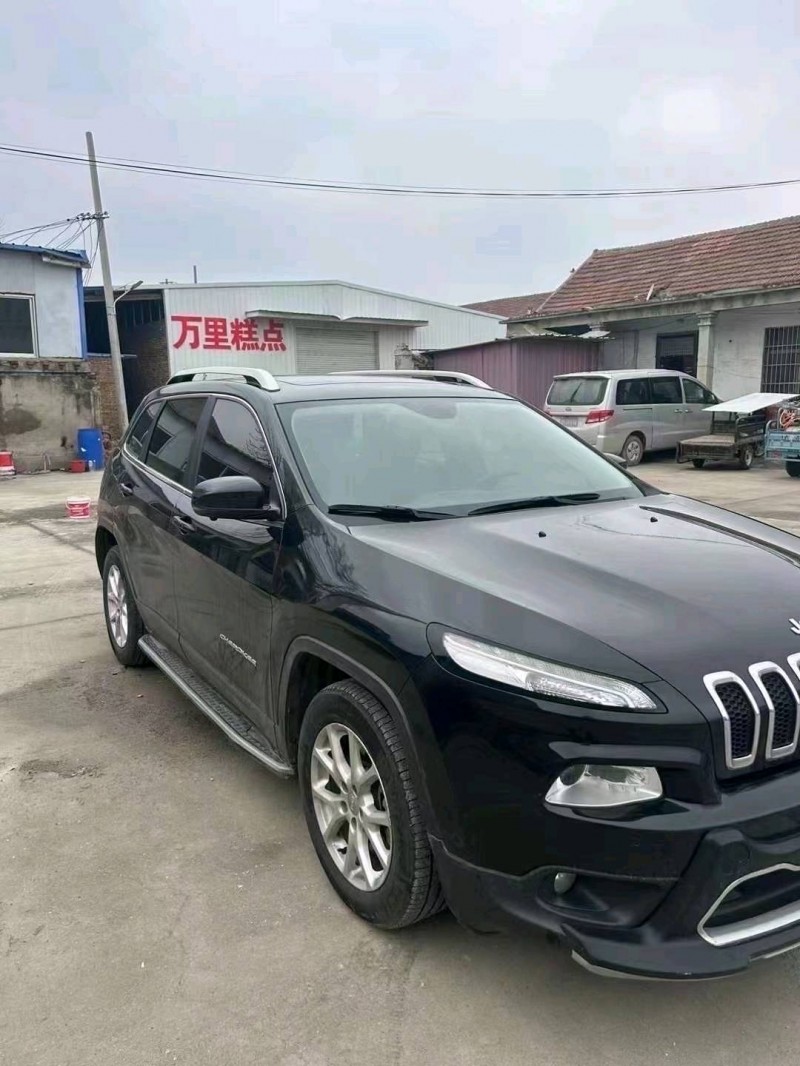 菏泽17年Jeep自由光3