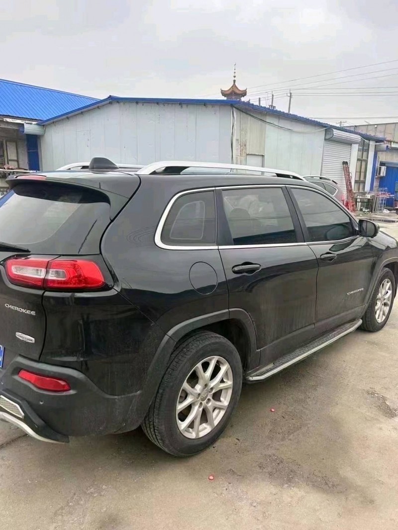 菏泽17年Jeep自由光9