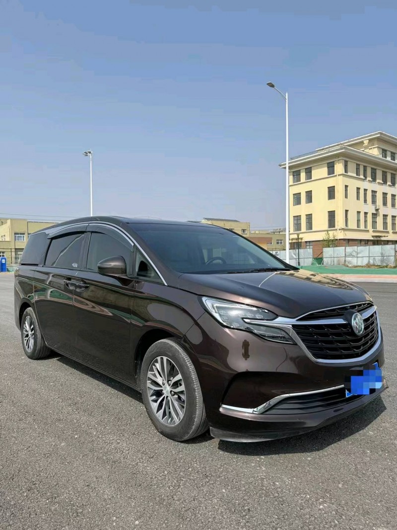 青岛22年别克GL83