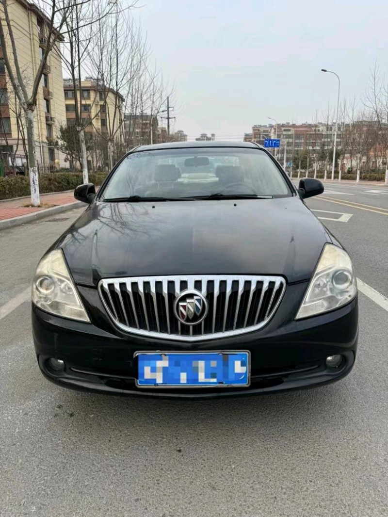 青岛13年别克凯越1