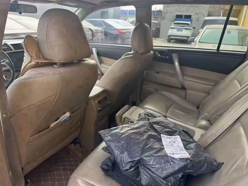 保定14年丰田汉兰达5