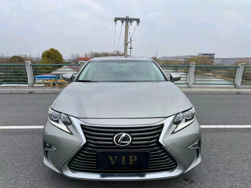 盐城17年雷克萨斯ES1