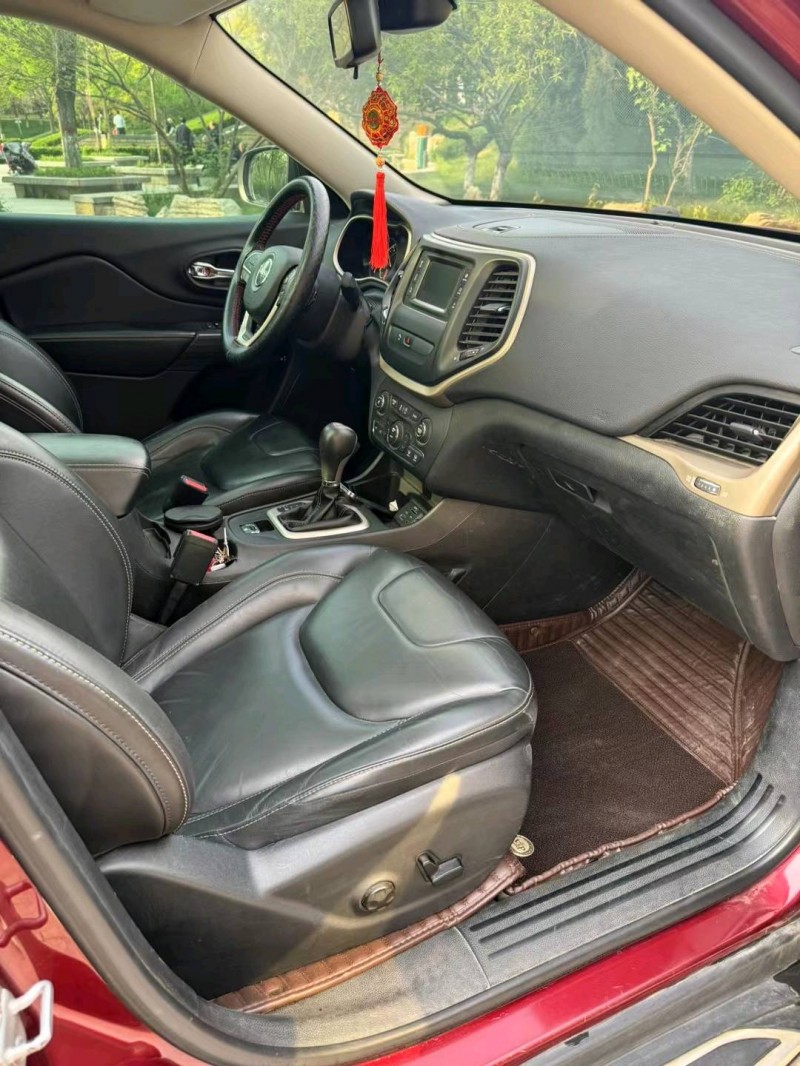 邢台16年Jeep自由光7